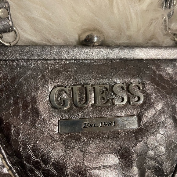 ✨SOLD✨Guess Metallic Evening Clutch with Clasp and Tassel - Picture 4 of 4